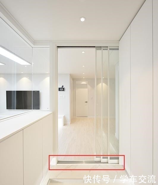 玻璃门|跟国内不一样，韩国入户装三轨玻璃门单独分出玄关，室内一尘不染！