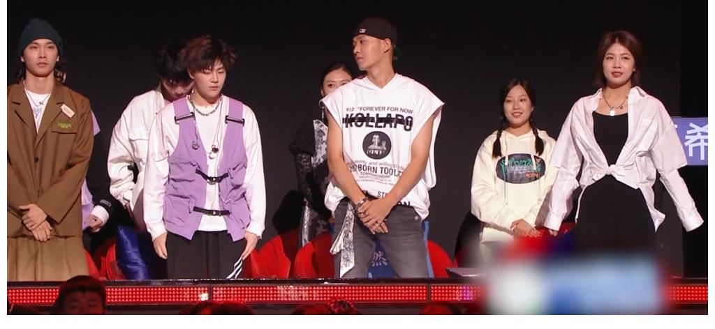 尹毓恪|《好聲音2021》第一場(chǎng)PK，快樂(lè)男聲季軍被淘汰，那英的選擇很明智