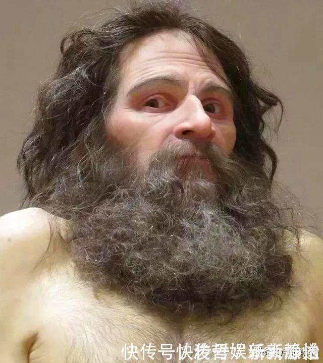 人物|巨型超写实人体雕塑，庞大而又逼真，网友：真怕他们动起来