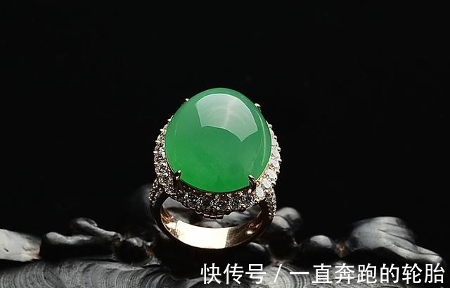 测量方法 面对不同的翡翠首饰,我们该如何进行挑选呢!