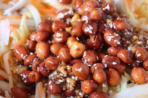  美食精选：白菜加蘑菇，年夜饭必备，男同胞吃了下酒，女人孩子吃了下饭！