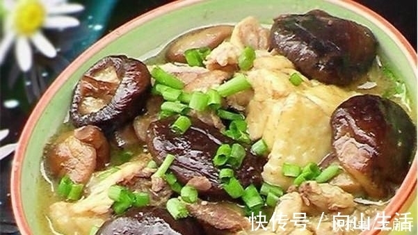 香菇炖鸡|无论炖什么鸡汤，别再直接加水炖！多加这1步，鸡肉不腥汤汁鲜美