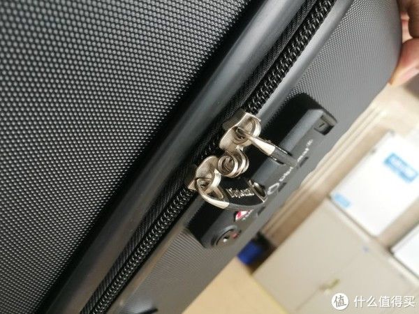 箱包|图吧的日常 篇二百七十三：300块钱的外交官DS-13008 26寸旅行箱包开箱测评