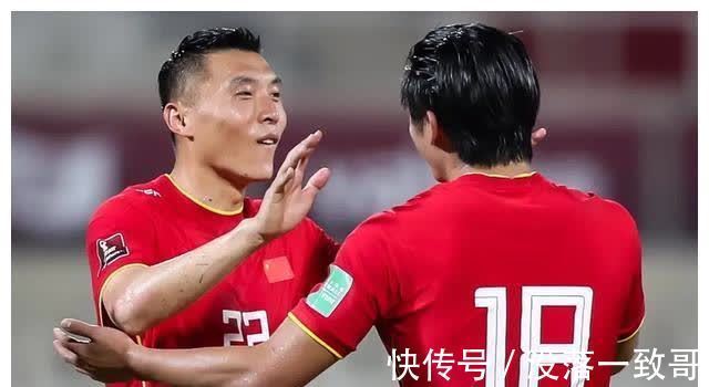 李霄鹏|铁打的大宝+稀哲,李霄鹏犯李铁式错误?国足两“秘密武器”首秀