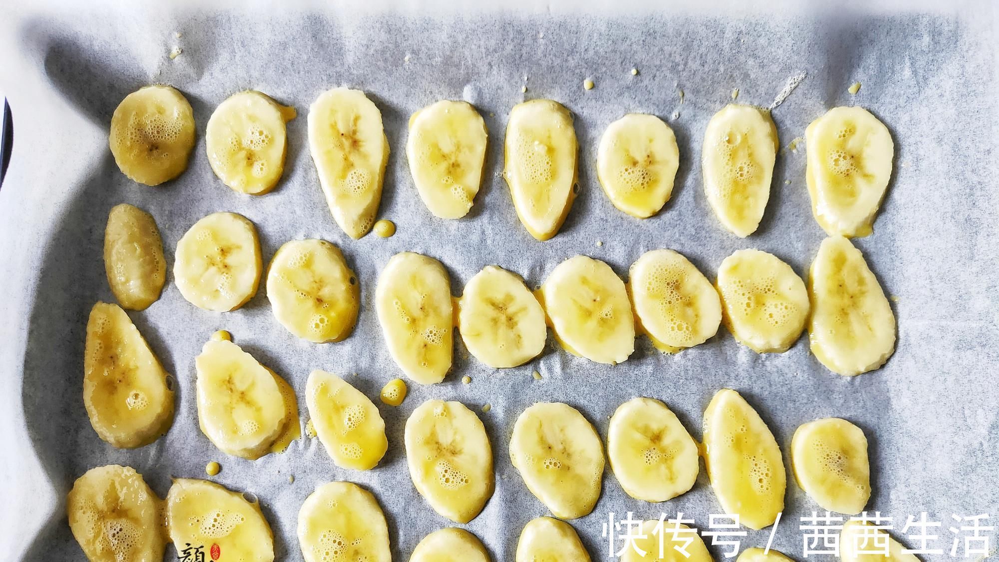 香蕉最馋人的做法,我家隔三差五做,外酥里软,全家都爱吃