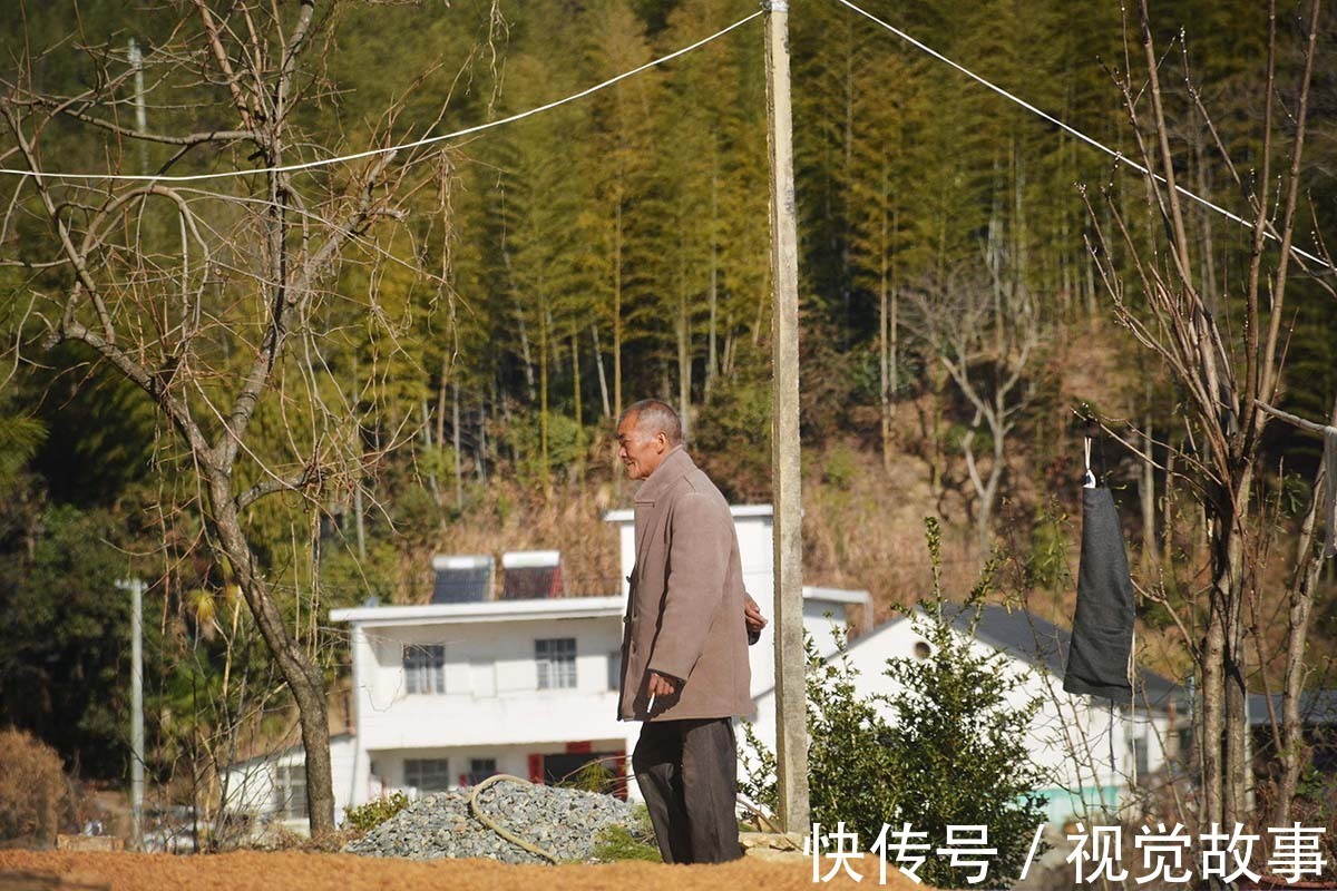 糯稻|80岁大爷住山村,种菜砍柴样样活都干,村民称会“享福”