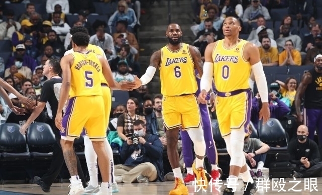 lbj 詹姆斯不再穿正代,乔治开始上脚科比复刻款,耐克的傲慢才刚开始