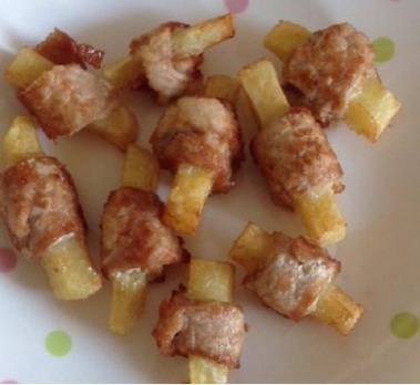 这道家常菜,看起来很像排骨,但是味道却比排骨好吃百倍!