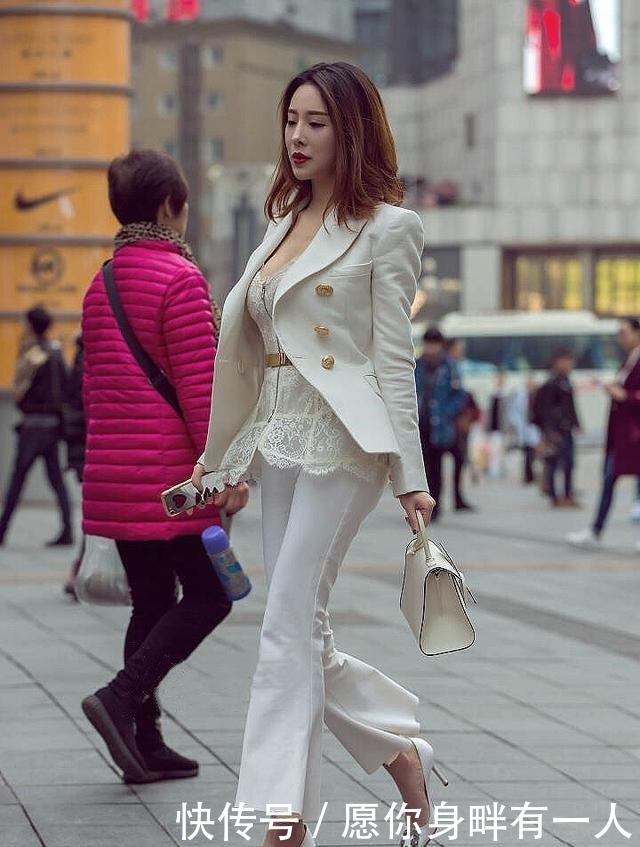 衣服|喇叭腿裤子才显瘦,让女生都喜欢,原来时尚就是复古!