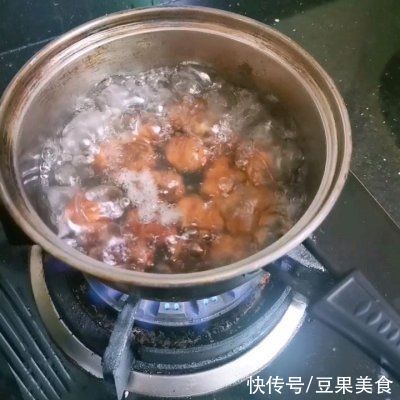板栗闷鸡中午刚做完,晚上又想吃了