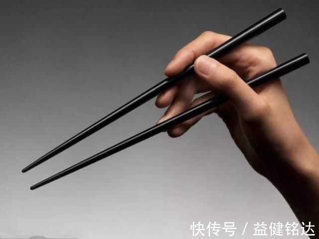 粉条|老外用筷子夹不起来的4种菜,中国网友第四种我们也不行