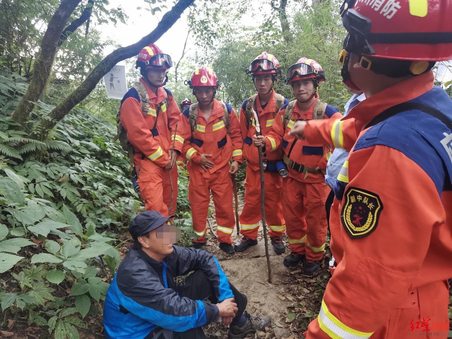 红星新闻记者|沈阳六旬男子九峰山失联24小时 彭州消防紧急搜山救援