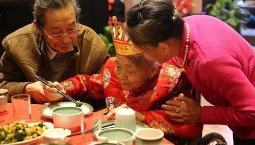 不抽烟|如果一个人不喝酒不抽烟，那么最多能活多久专家给出答案