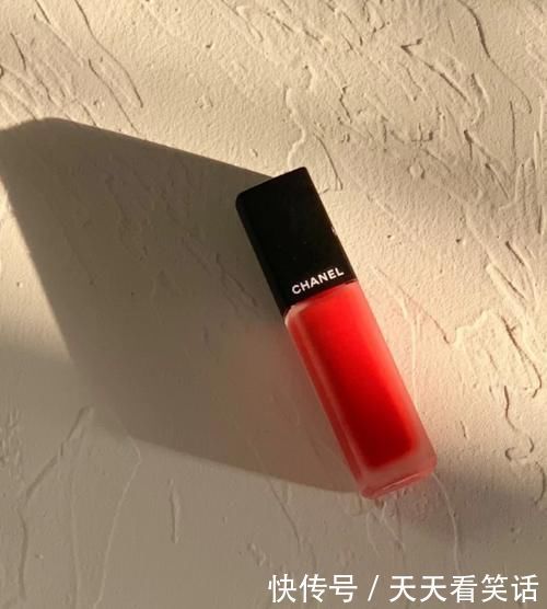 更上一层楼|10大品牌冬季必入口红，雅诗兰黛美炸了！黄皮友好闭眼入