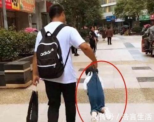 舅舅|“背篓舅舅”意外走红,带娃搓麻将两不耽误,宝宝的表情太可爱