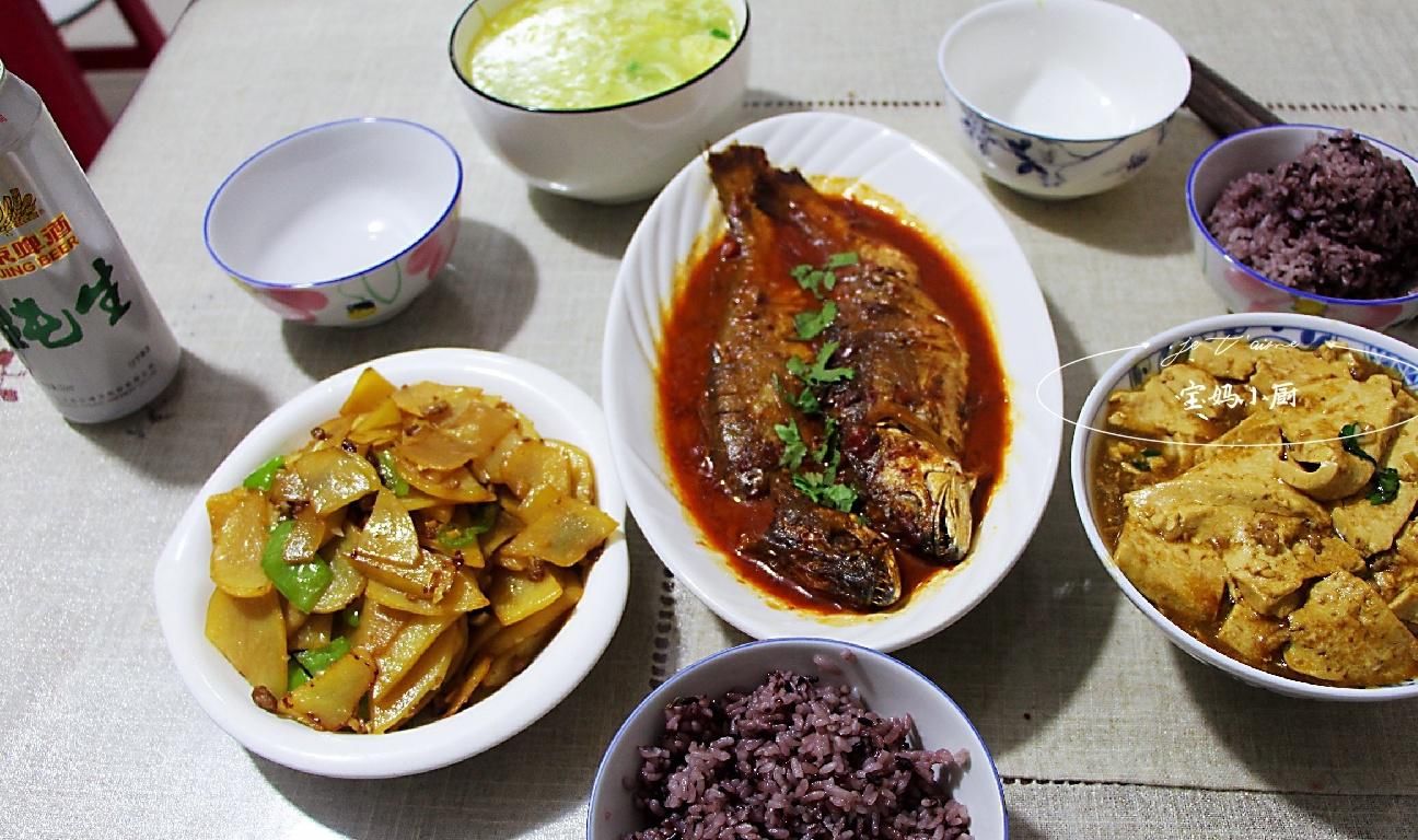 搭配|晒晒我家4口人晚餐，30块钱荤素搭配吃得香，网友：真会过日子