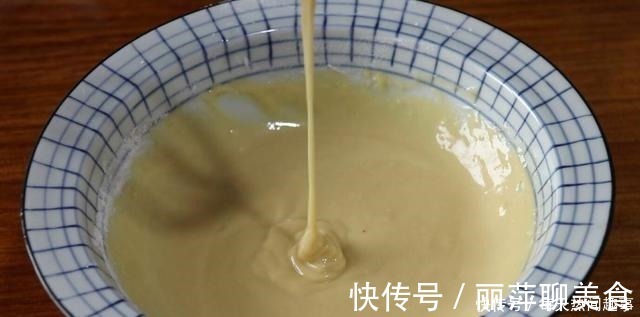 不用烤箱,不用电饭锅,这是用平底锅就能做的蛋糕卷,一次性成功