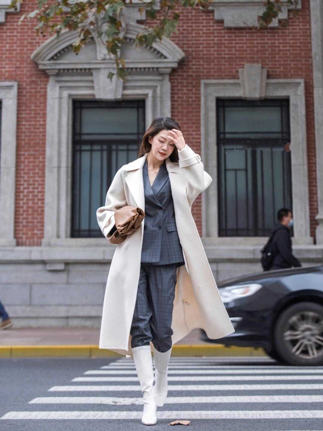 冬天 冬天不想穿羽绒服怎么办?试试毛呢大衣+西装,提升气质又保暖!