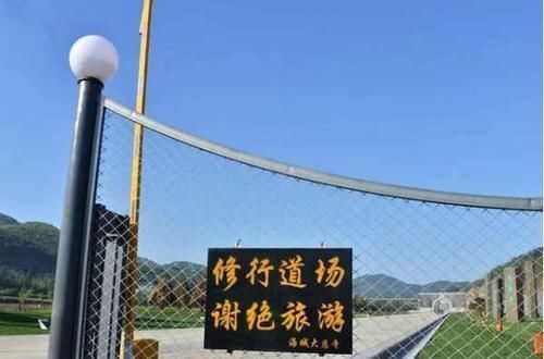 寺庙|中国真正的寺庙禁止香客捐钱,僧人衣服多补丁,一天只吃一顿饭