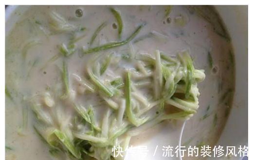 西葫芦|此菜才2元一斤,做成饼,隔几天就吃一次,5分钟搞定!做法简单