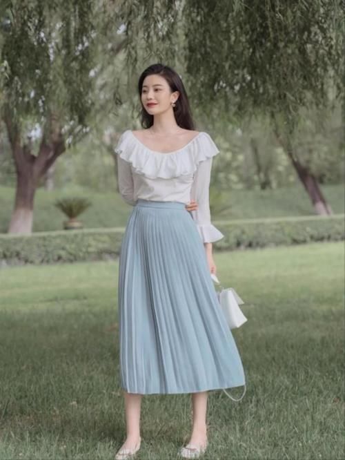 低估|别“低估”了百褶裙,学会这几个搭配技巧,轻松穿出优雅与气质