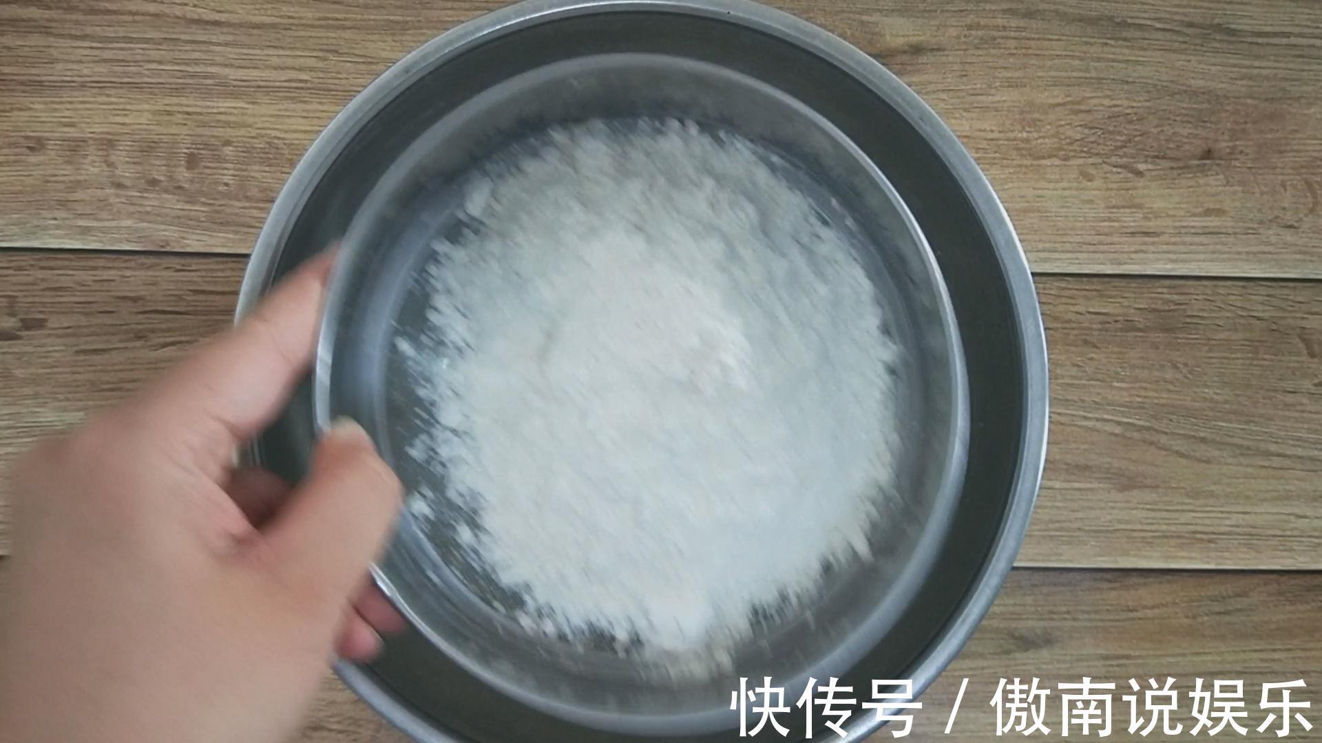 教你电饭锅做蛋糕,一搅一拌,柔软香甜,不塌不缩,一个都不够吃