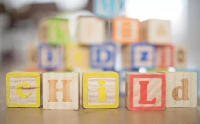 公共场合|孩子在公众场合发脾气吵闹怎么办？3个策略，帮你机智应对