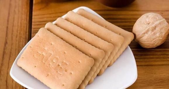 经常吃饼干的人，你多半一直都吃错了，食用以下3种饼干并不健康