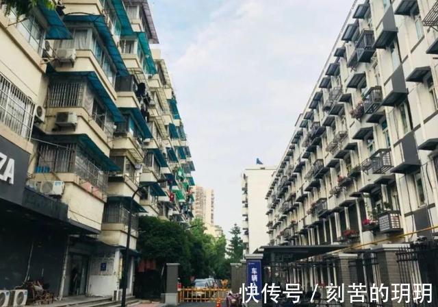 贫民窟|市中心“老破小”怎么处理城市贫民窟还是将来的优质房产