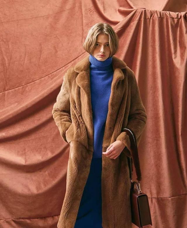 冬天怎么穿“驼色大衣”更气质？这4组实用的配色模板，值得收藏