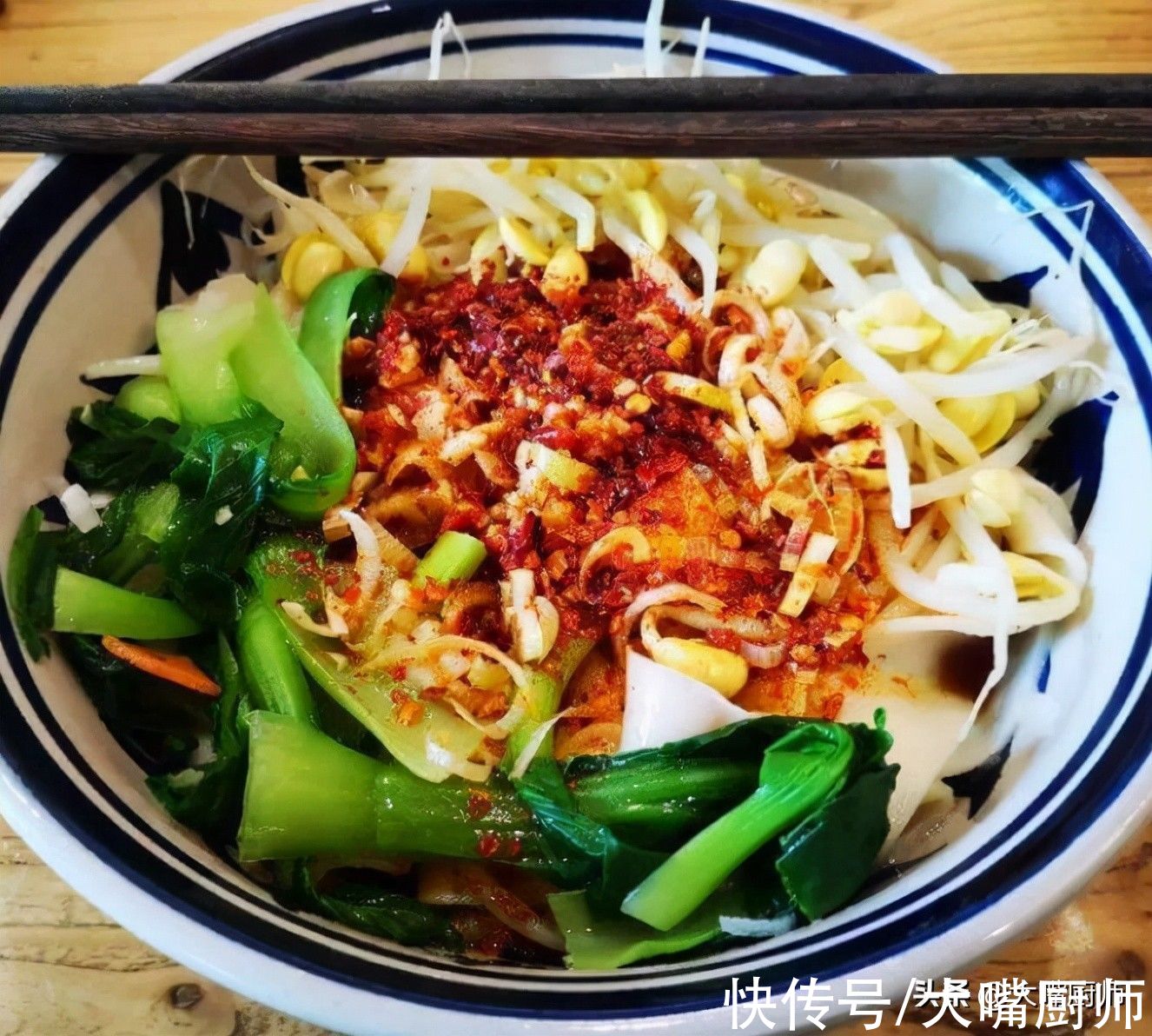 无论煮啥面条,不要开水下锅,牢记3点,面条爽滑筋道,不粘不坨