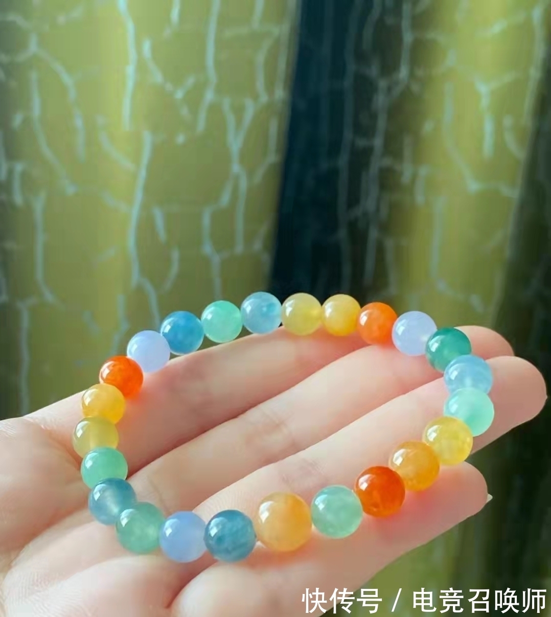 拼凑#七彩翡翠难寻,把颜色拼凑起来的彩虹色泽简直绝了,减龄又显年轻