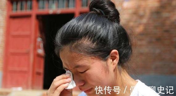 是非道德观|奶奶给满月孙女剃光眉毛,两个月后妈妈崩溃:离我孩子远一点