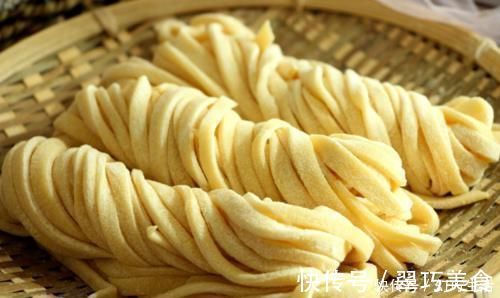 做手擀面，懂得“加3样”，面条爽滑劲道煮不断，比买的好吃