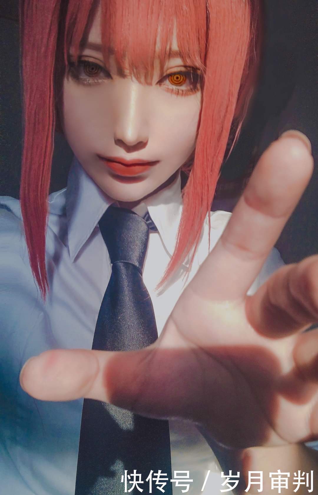 cos|《电锯人》神级COS，无限接近漫画形象，这是玛奇玛本人？