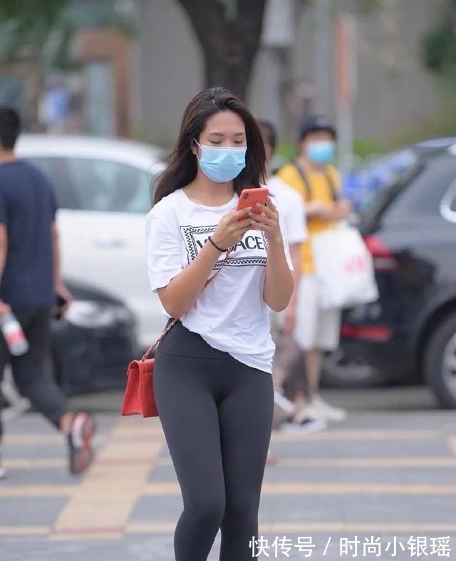 秋季|被“束缚”的健美裤，以另类的新穿法，燃爆了整个秋季的街头！