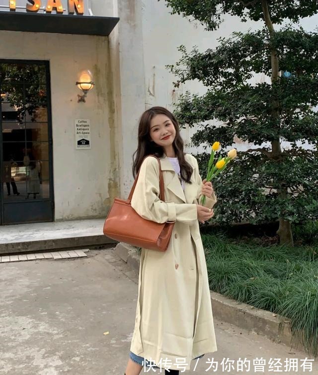 时尚 短外套已经不流行了，今年秋天流行长风衣，搭配好了显高又时尚！
