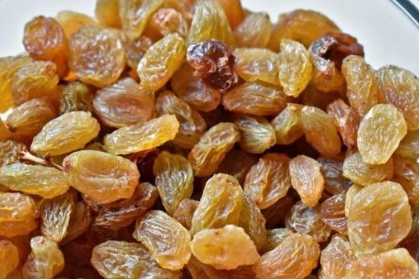 长寿|50岁后常吃葡萄干，坚持一月，抗癌、补血益气，长寿老人都喜欢吃