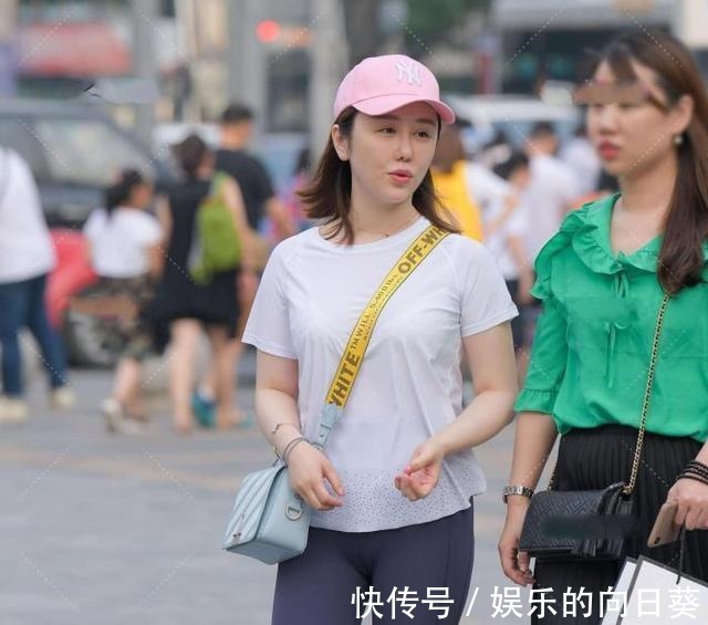 衣服 经典搭配不易出错,简单穿搭,彰显大气感