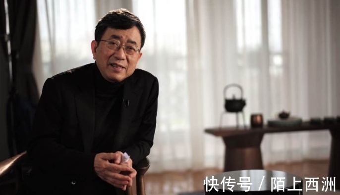 恒河晨浴|余秋雨到印度,看到的“恒河晨浴”让他狂吐不止:这是真实的印度