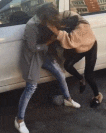 |搞笑GIF: 这要摔傻多少次,才能练成这样的技术呢