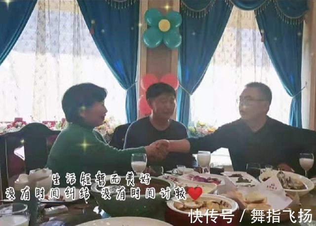 孟郊#杜新枝风风火火闯九江,回河南受粉丝隆重欢迎:送花送温暖送怀抱