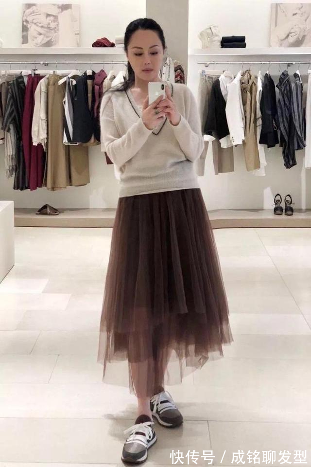 针织衫|章小蕙真是时髦精,穿衣打扮雍容华贵不失名媛范,一点都不像58岁