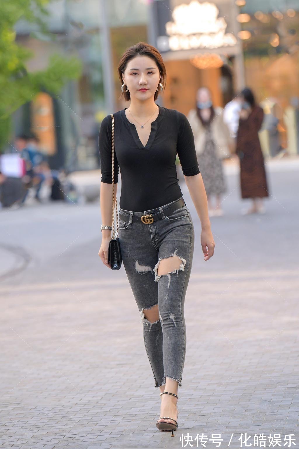 中性风 日常穿搭不用慌,选择百搭牛仔裤,让造型时尚感一直在线