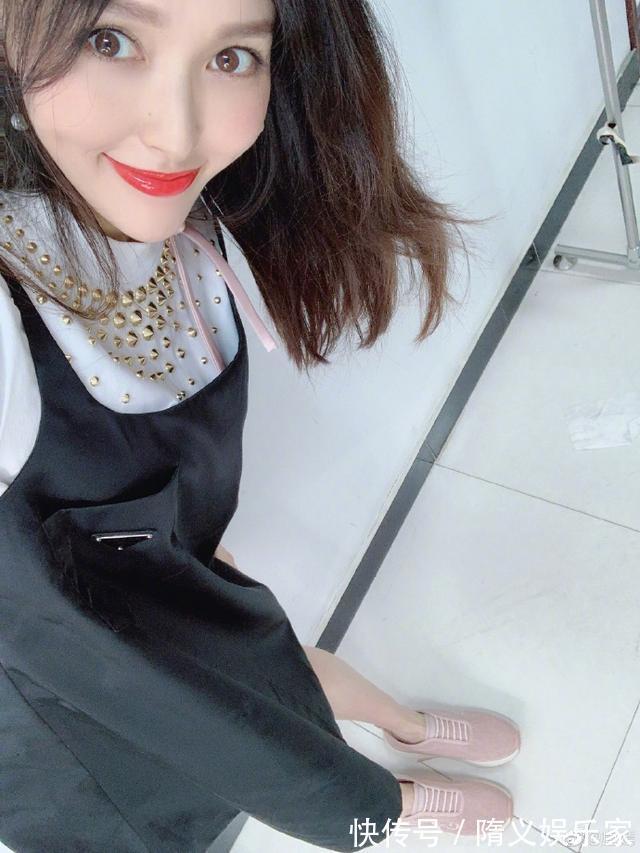 渔夫帽|唐嫣是当之无愧的腿精!每一套穿搭都不忘秀出一双笔直的漫画腿