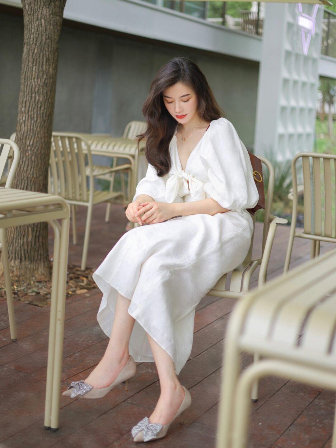 早秋|早秋这几条连衣裙一定不能错过,穿上成熟又有气质