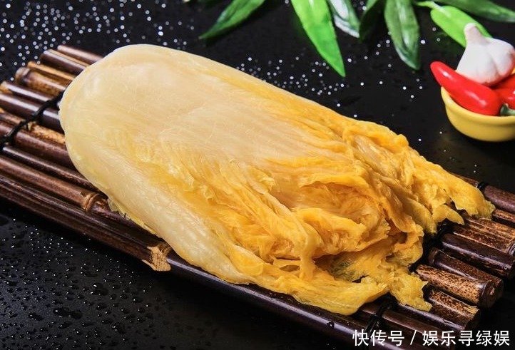 腌酸菜，东北大娘教你3个技巧，保证酸香脆爽，久放不霉，超好吃