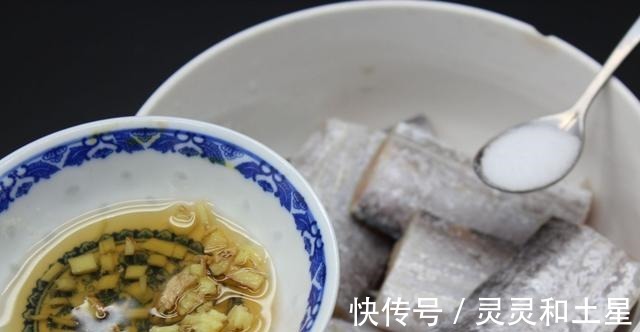 “酸甜带鱼”非常简单的做法，不清蒸不油炸，酸甜可口，好吃下饭！