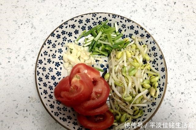 老一辈|它是灾荒年的“救命饭”,是老一辈的最爱,现在成了街头的网红面