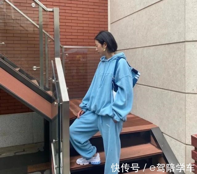 华莱士 说要给女神买这双鞋,她竟然主动给了我电话和地址……!